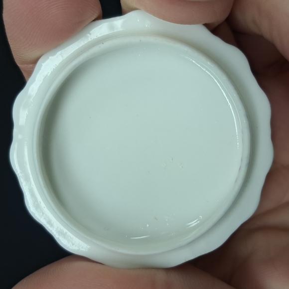 Vintage COALPORT fine bone china trinket/ring box with rose design - Picture 4 of 6